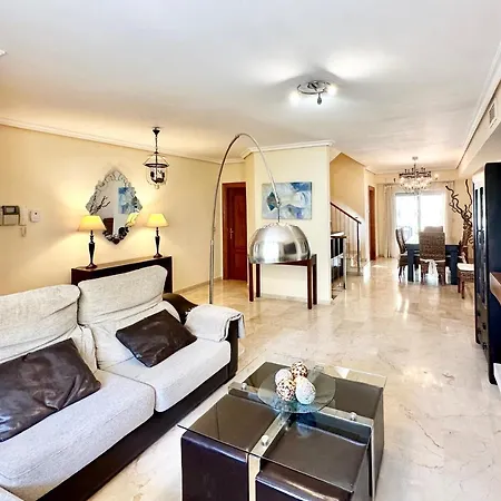 Hébergement de vacances El Arenal Townhouse By The With Swimming Pool - Eaw Homes