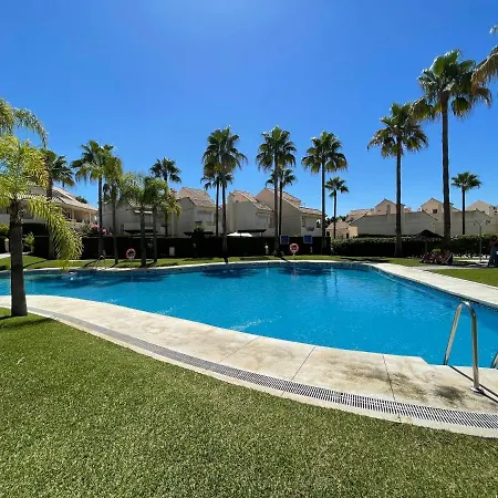 El Arenal Townhouse By The With Swimming Pool - Eaw Homes Hébergement de vacances Marbellac